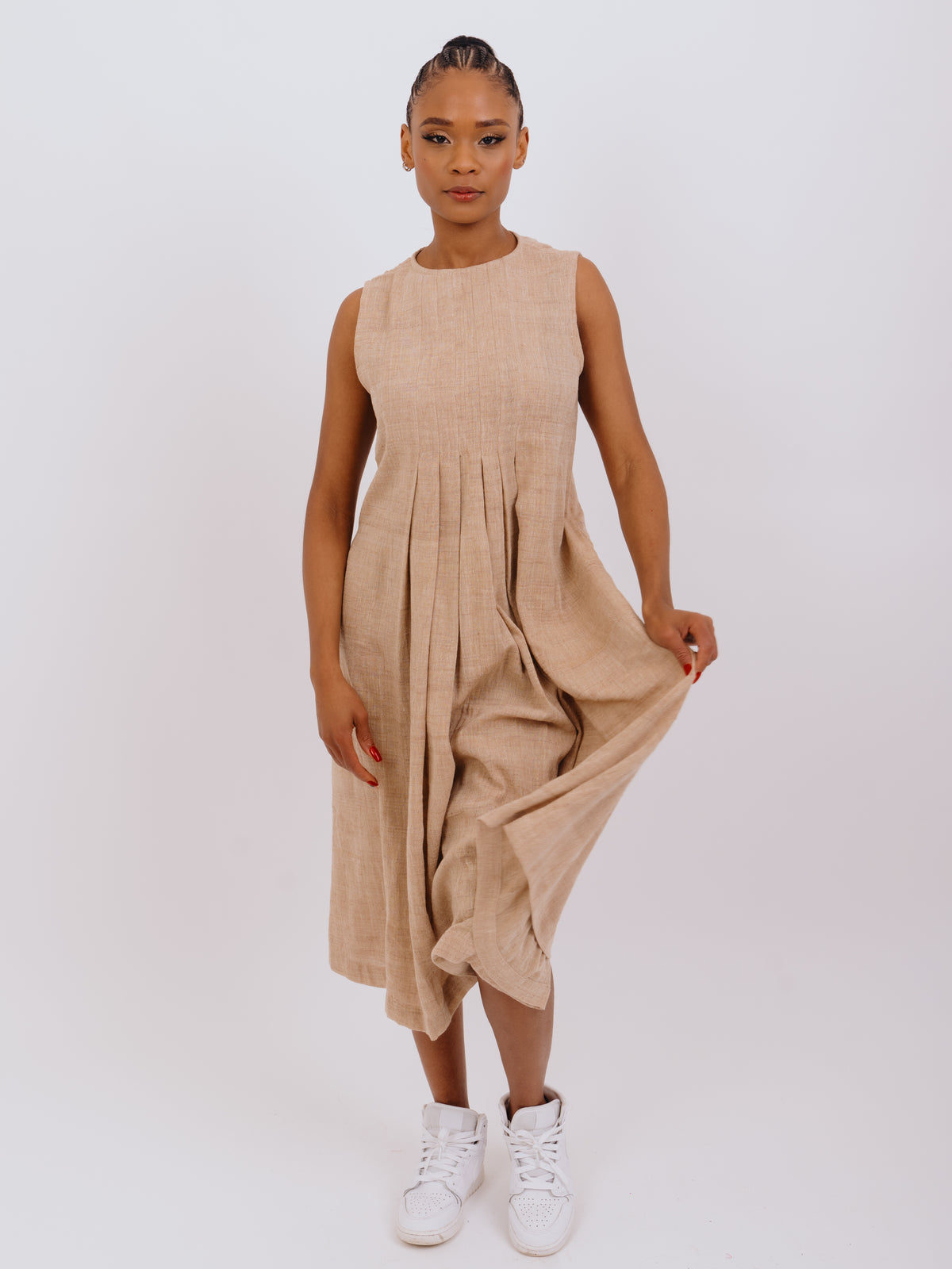 Sleeveless light brown pleated dress Pisces London Sleeveless light brown pleated dress Pisces London